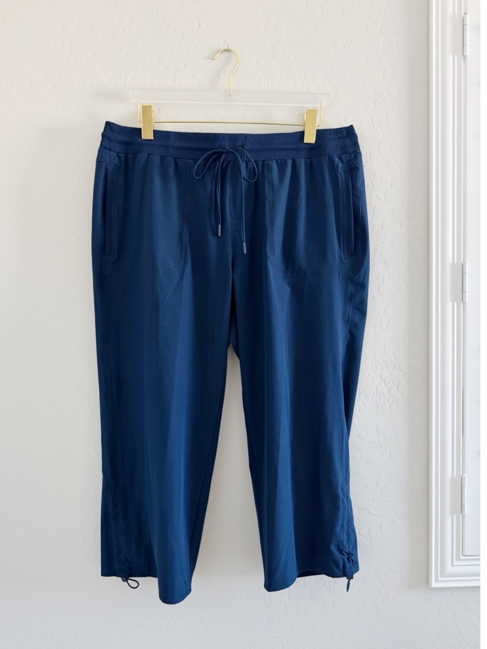 NEW intro. Athletic Crop Capri Pants Size 14W